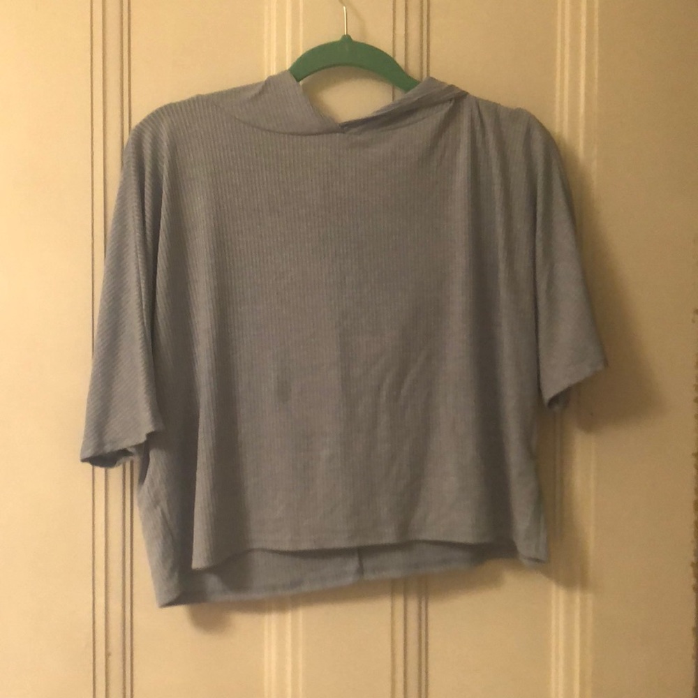 Cropped blue shirt
